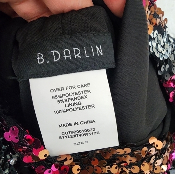 B. Darlin Long Sleeve Open Back Pattern Sequin Pull-On Dress. Size Small… - Picture 8 of 8